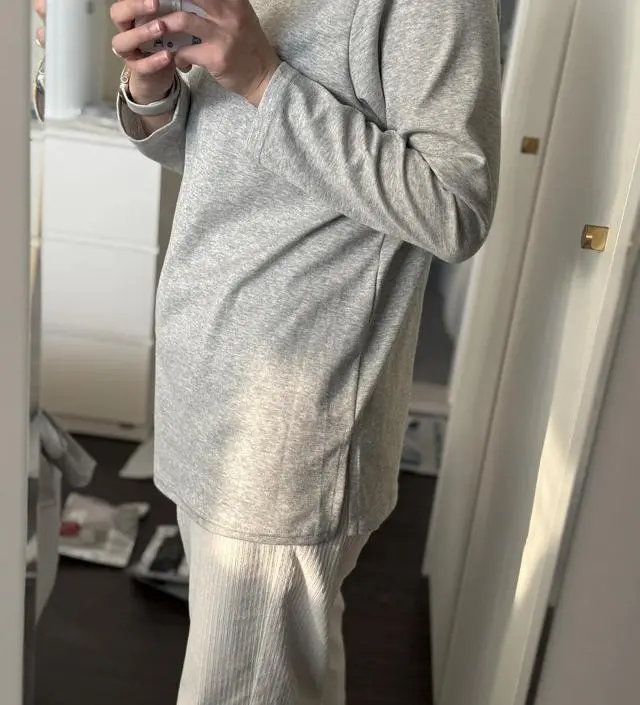 키 168에 옷 기장은 물론 팔 길이도 넉넉해요 
