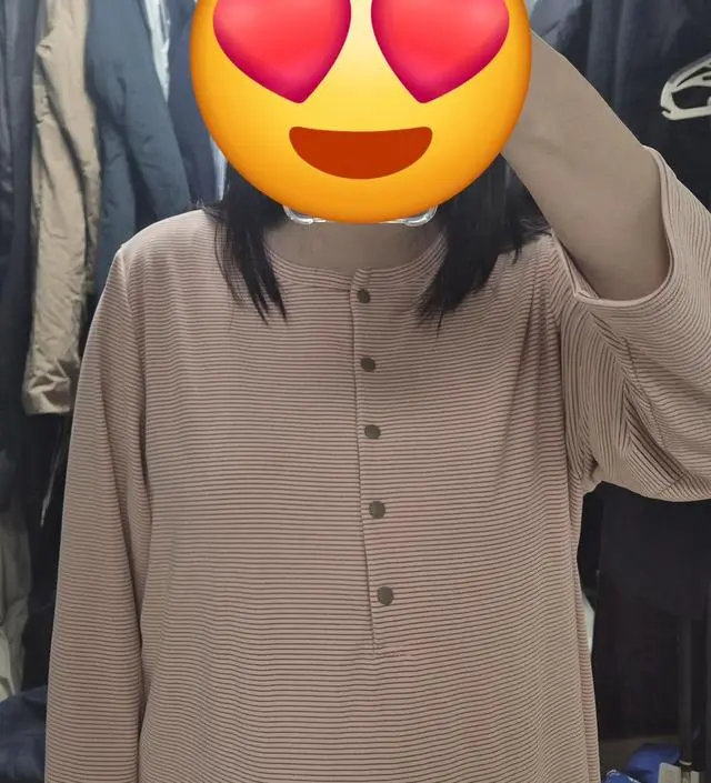 완전편하고좋네요. 키큰편인데 팔길이도 딱이고 종아리 절반정도옵니다. 165cm이상 추천