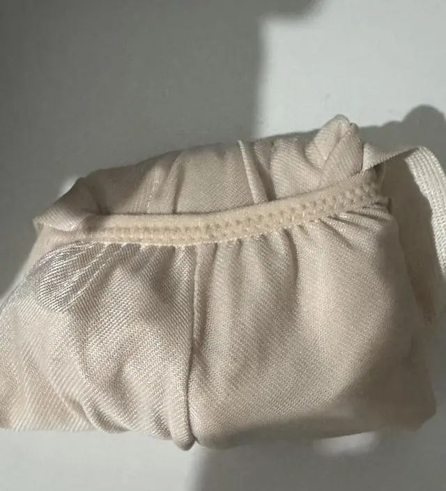 평소팬티는 고무밴드가 짱짱해서 불편했는데 배 압박없이 브이로 되있어서 편하고 면도