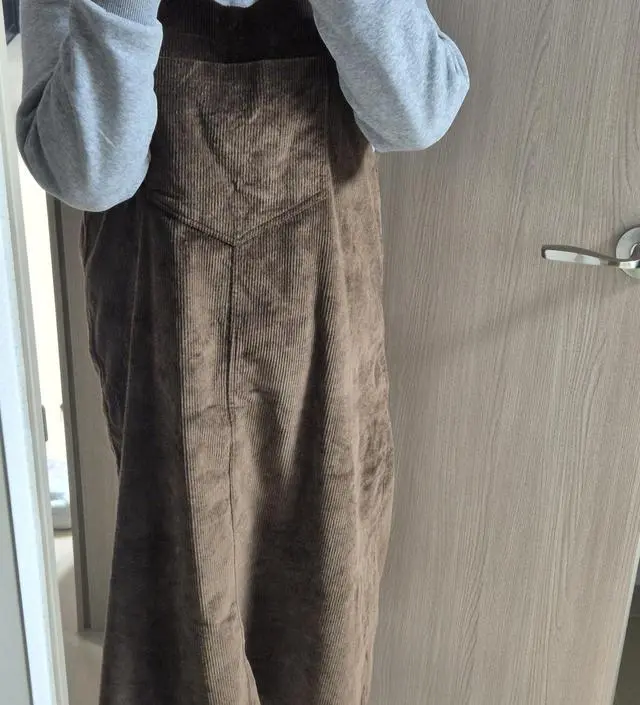 처음 받았을때 마감 상태가 엉망이라 기분이 좋지않았어요. 하지만 세탁하고, 마감 덜된