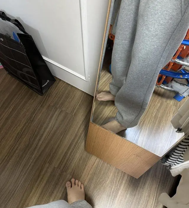 155cm, 52kg, 22주, 경산모 입니다. 기모없는 버전 M 샀을 배가 딱 맞길래 기모있는 버