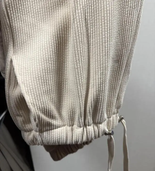 임부복스러운 옷은 사기 싫어서 싫어서 버티다가 28주되니 배가 쪼여서 출산 후에도 입