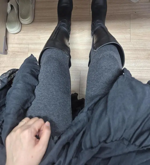 블랙은 말기를 위해 큰거XL, 23주차 현재는 L 골랐어요.
