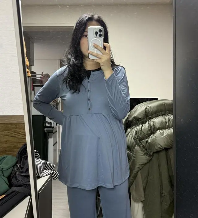 임신28주차 바지는 늘어나긴하나 엄청 작아요; 좀끼고 상의는 캡내장 되어있어 편하고 