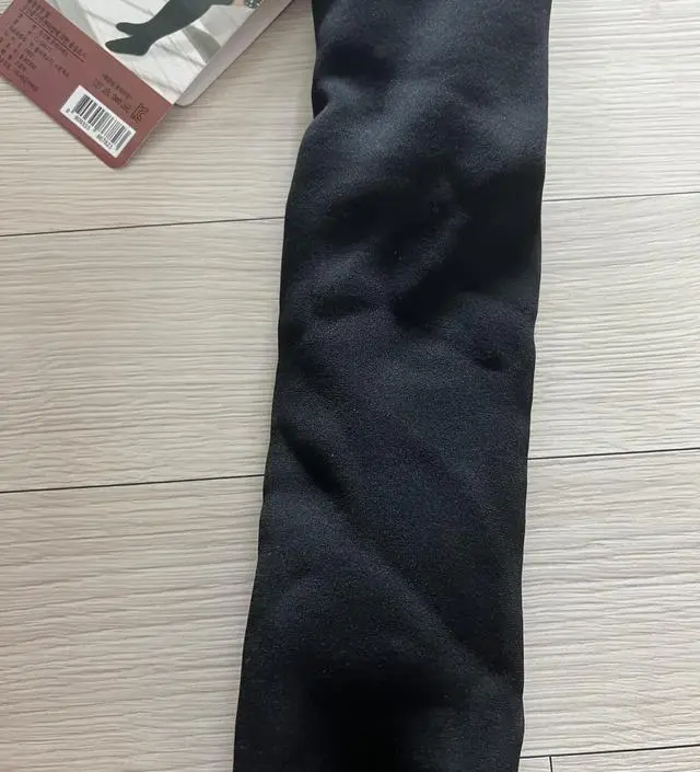 스타킹은 배가 조일거같아서 니삭스로 구매해보았는데 너무너무 따뜻하고 편하네요!