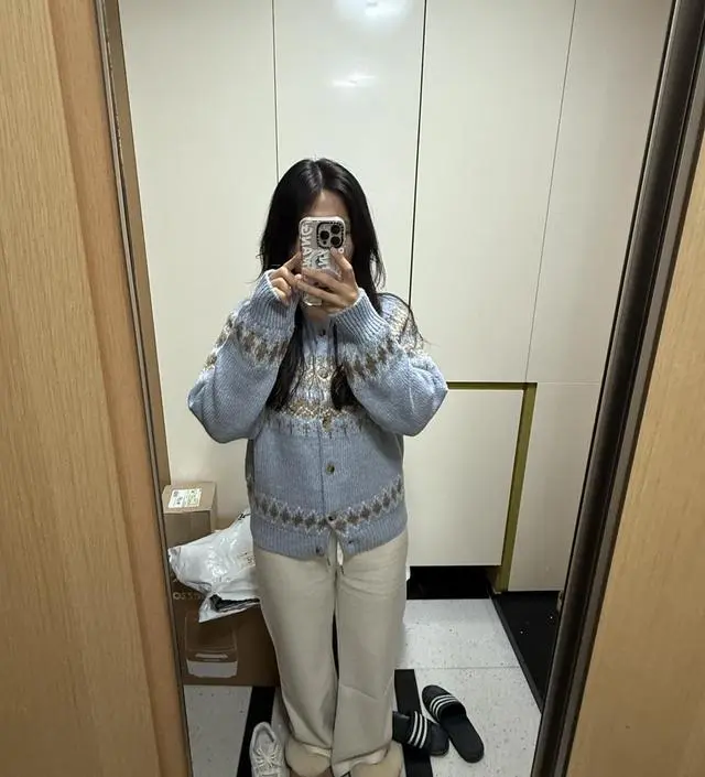 색감도 예쁘고 너무 따뜻해요. 배 부분도 너무 편해요! 아직 20주차여서 넉넉하게 남긴