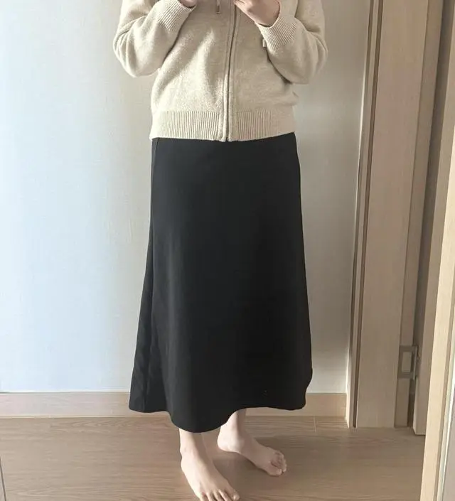 다른데서 치마 구매하고 실패 했었는데 여기 치마가 딱 너무 맘에드네요 허리도 편하구