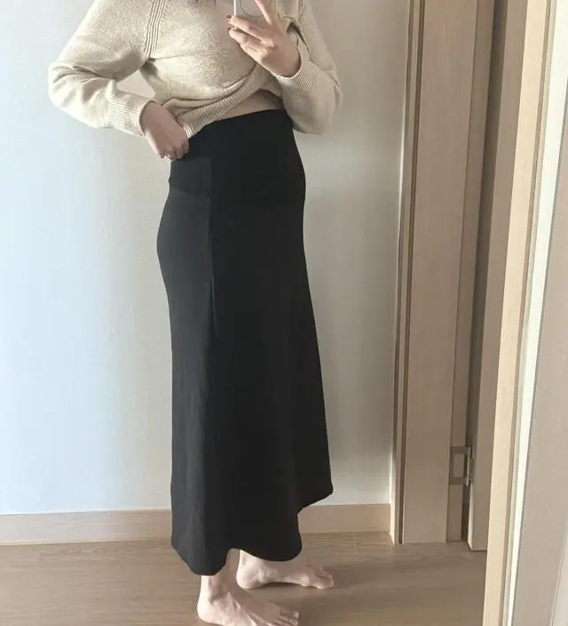 다른데서 치마 구매하고 실패 했었는데 여기 치마가 딱 너무 맘에드네요 허리도 편하구