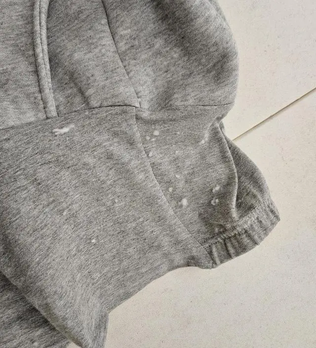 핏은 너무 예쁜데 안에서 보풀이 너무 일어서 솜뭉치같은게 막 떨어지고 바지에 묻고 그