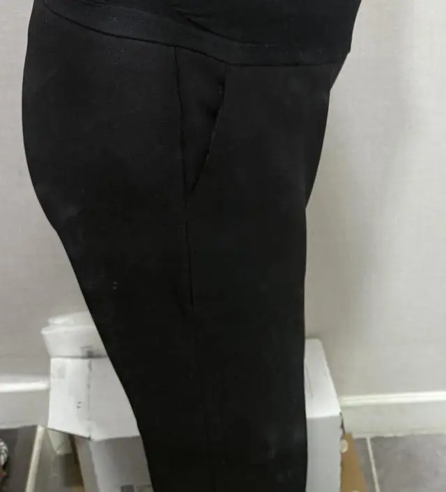 미루고 미루다가 27주가 되어서야 구매했는데 확실히 임부복이 일반 바지보다 배가 편하