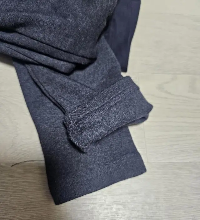 많이 두껍지 않아서 지금 날씨에 입기 딱 좋아요~!