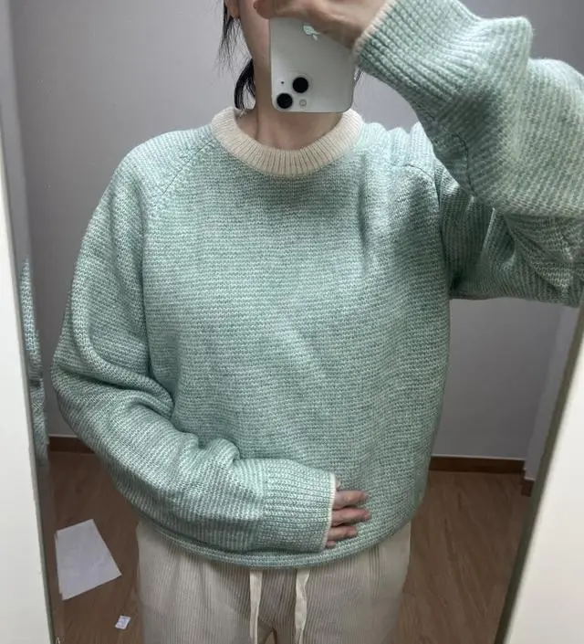 민트색이라 구매햇어요 화면이랑 똑같구요 바지도 같이 구매햇답니다 청바지랑 입어도 