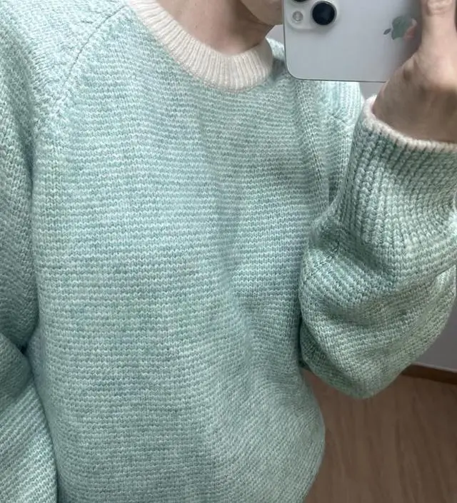 민트색이라 구매햇어요 화면이랑 똑같구요 바지도 같이 구매햇답니다 청바지랑 입어도 