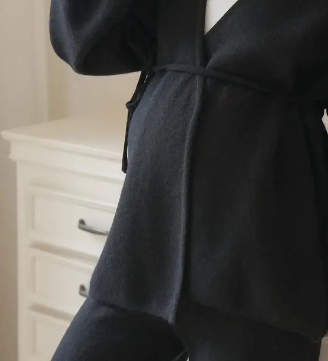 옷은 정말 예쁜데요
