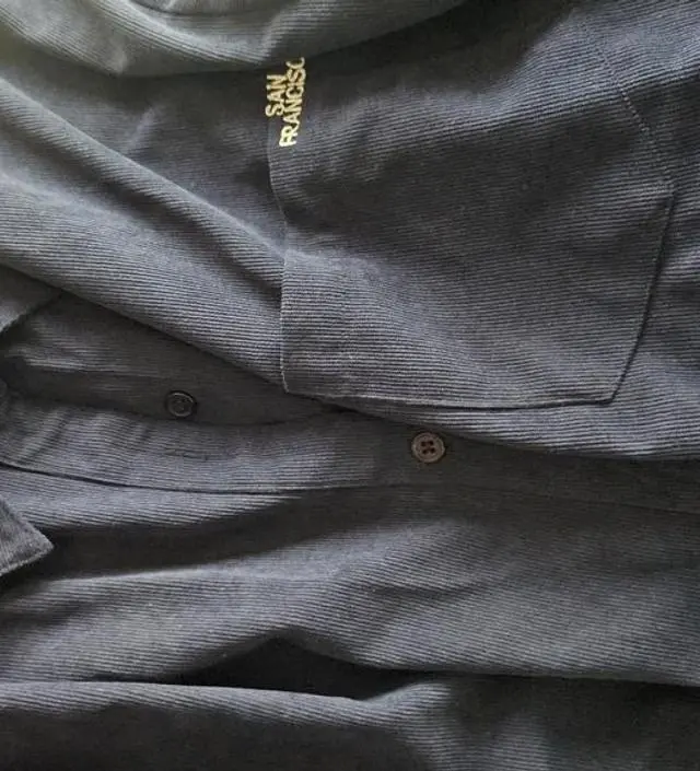 겨울이라 골덴으로 골랐는데 두께가 얇아요. 
