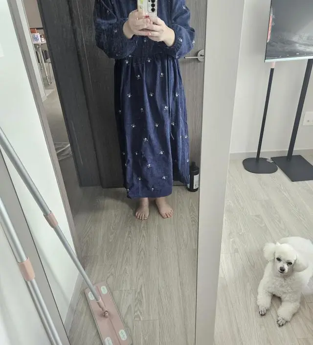 상당히 발랄한 느낌 있어요. 끈 조절 돼서 출산 후에도 입을수 있을것 같아요