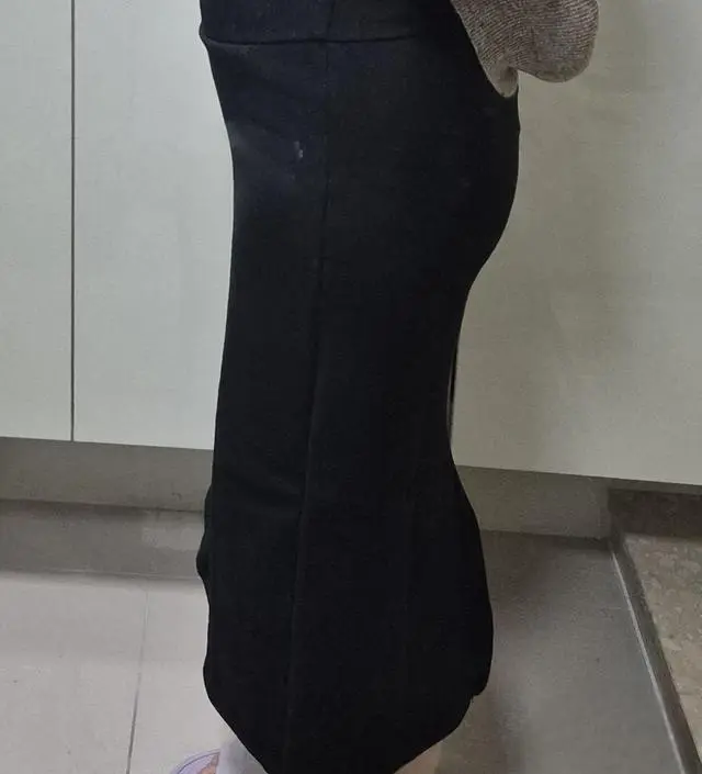 점점 배가 나오다보니 배부분이 편한 치마를 찾고있었어요~ 일단 기모처리되어있어 너무