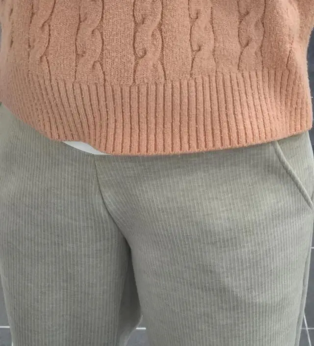 정말 편하고 따뜻해요 톡톡하고 편하면서도 핏이 예쁜 바지 찾았는데 이 모든걸 충족하