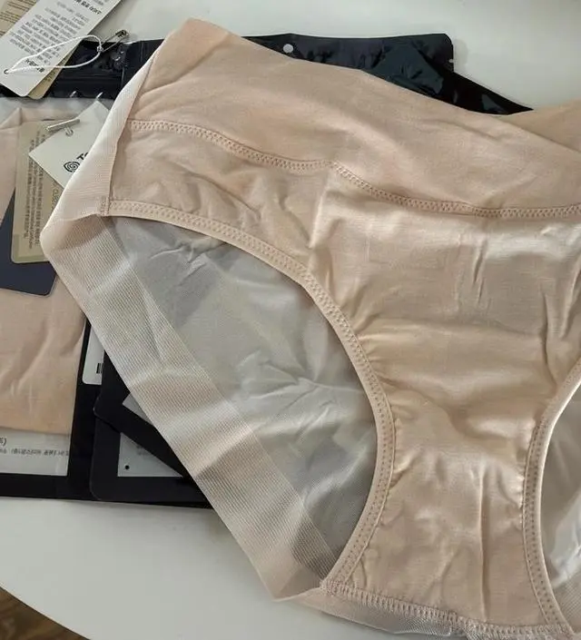 큰 사이즈로 주문했는데 엉덩이가 크네요 ㅎㅎ
