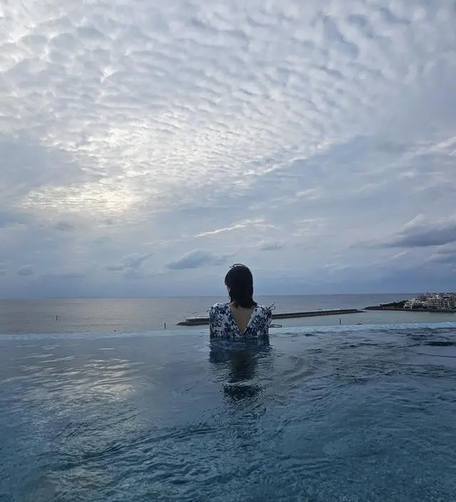 임신 25주차 태교여행때 입으려고 샀어요. 160/55kg 기준 XL 사이즈 딱맞고 좋앗어요. 