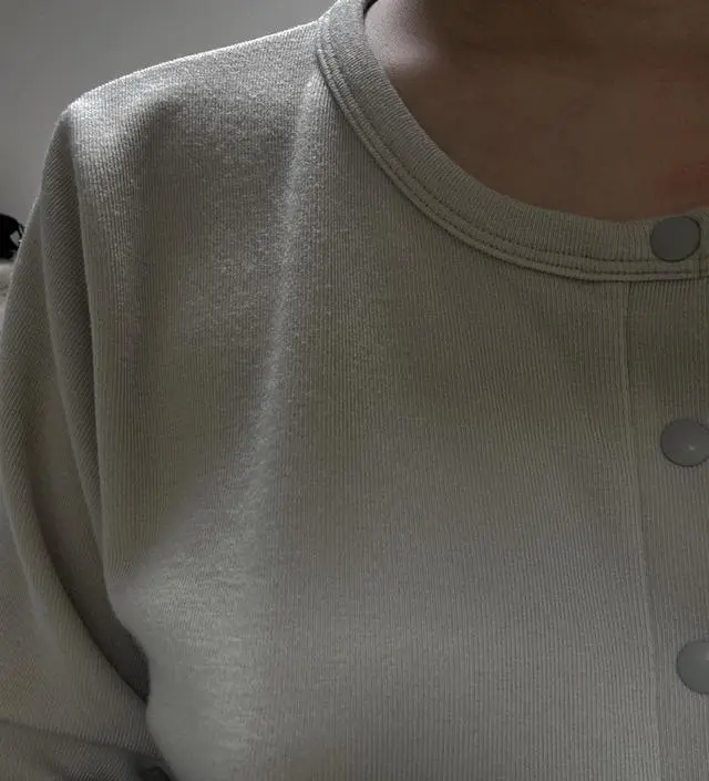 소프트카키 색감도 예뻐요! 수유티 예쁘게 입을 수 있어서 좋아요🩵