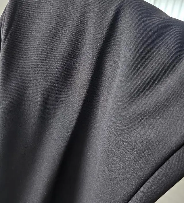 밍크 안감이 부드러워요. 밍크안감이지만 많이 두껍지는 않아요.
