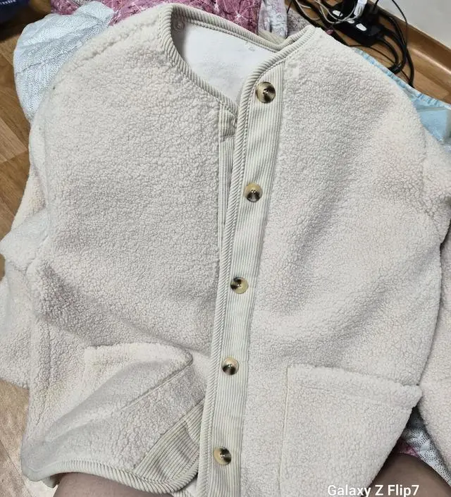 ㅜ모자 단추구멍이너무작아서..다꼽는데 35분걸렸어요ㅜ꼽다가 손에 쥐나고.ㅜㅅㅠ 