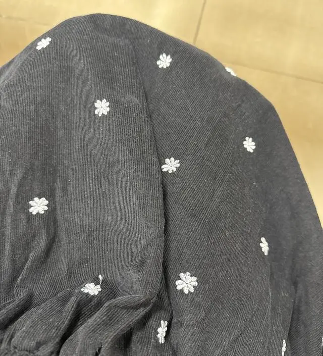 예뻐요~~ 배부분도 주름이라 편하고 잘 입고다닙니다 ^^~