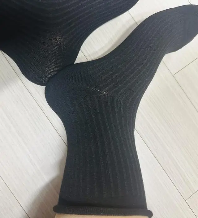 저녁되면 다리가 부어서 양말 자국이 많이 남았는데 돌돌이 골지양말 신고서는 자국이 