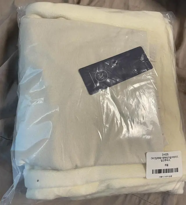 사진이 잘 나왔네요.. 실제로 받아보니 너무 얇아서 놀랬어요. 
