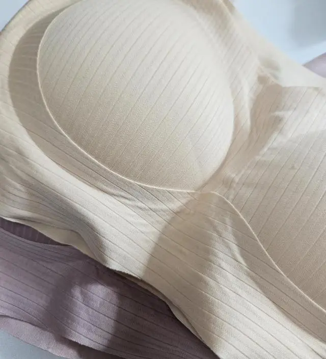 색상 은은하고 착용햇는데 엄청편해요ㅜ
