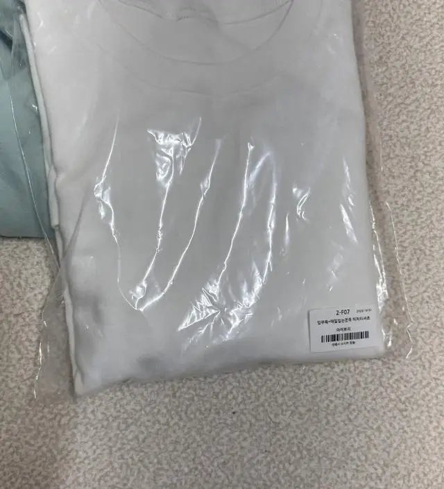 쫀득 하네요..ㅎ 보들보들 하고 좋아요 !! 검정색도 주문하려구요 ㅎㅎ 배송빨라서 너무