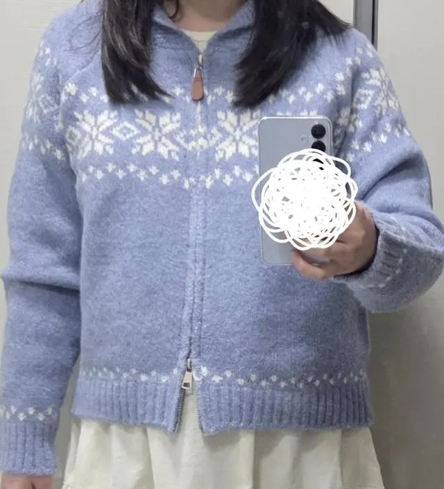 소라색이 생각보다 밝고 예뻐요! 투웨이집업이 필요했는데 임산부한테 딱이네요~!