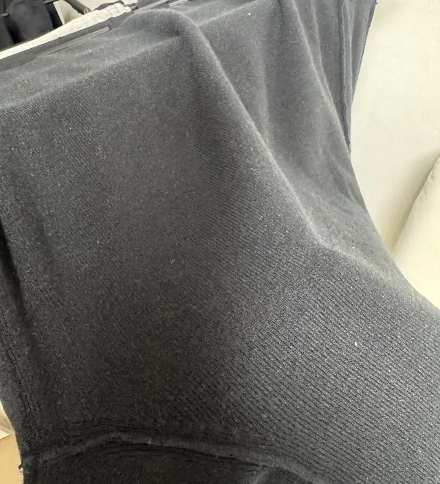 편하고 조아여 그치만 종아리 조금 밑에 내려와서 기장이 아주 살짝 애매 ,,,