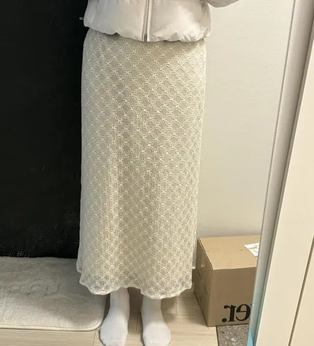 배송도 빨랐고 치마도 짱편해요! 기모스타킹 신으면 겨울에도 무리없이 잘 입고 다닐 것