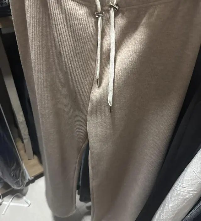 너무예뻐용!! 편하고 따뜻해서 잘 입구 다녀요^^*