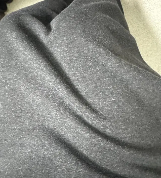 겨울에 입으려고 샀는데 너무 편하고 따뜻하네요 검정도 구입하려구요~^^