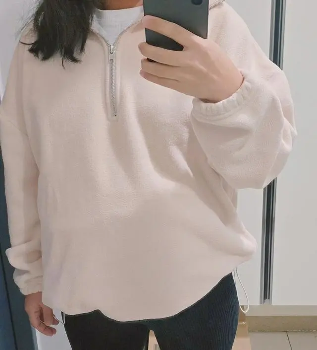 부드럽고 따뜻하고 후뚜루마뚜루 입기 좋아요.