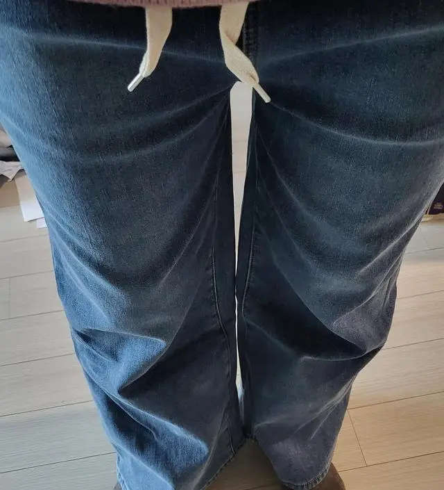 겨울에도 청바지를 입고싶어서 밍크안감으로 구매했어요~ 171에 72키로 엉덩이큰 체형이