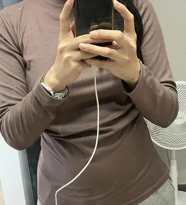 겨울 목티셔츠 필요했는데요~ 임신 전에 입던 거라.. 겨드랑이 끼고ㅠㅠ 난리더라고요.