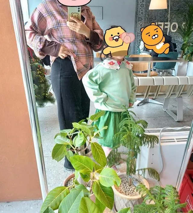 바지 두께는 꽤 톡톡한 편이구요 (다만 1월 영하 내려가는 기온은 추울거에요 ㅠ)
