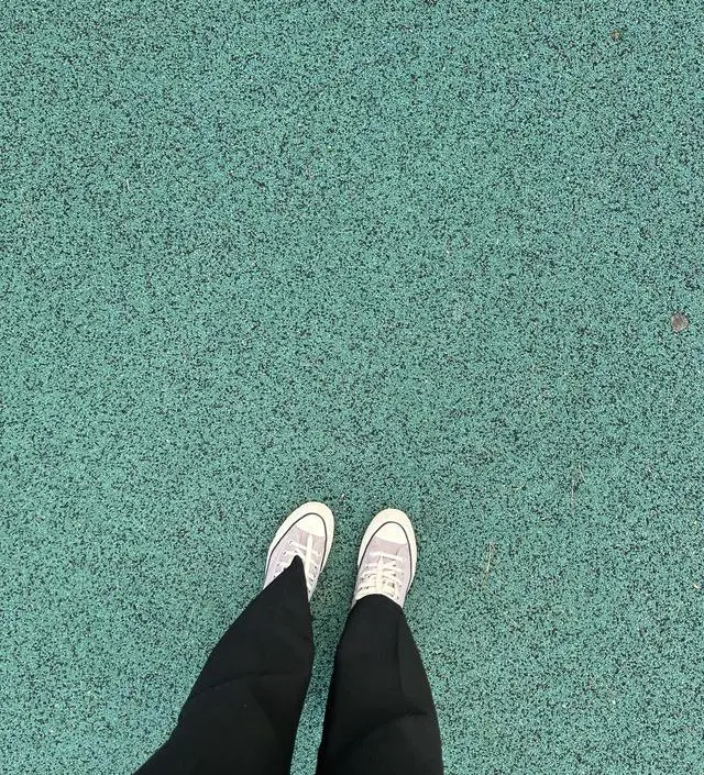 키가커서 라지로 샀는데 아직 배부분이 크긴 크네요 하지만 길이가 길어서 넘 맘에들고