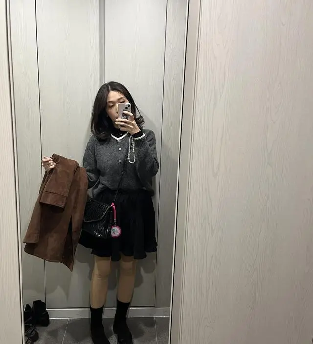 키 160이 입으면 치마 길이는 사진보다 좀 길게 잡히지만
