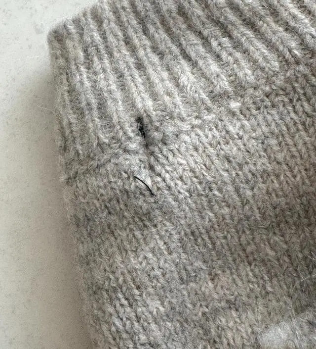 너무 부드러워요. 원래 니트 재질 조금만 까칠해도 맨살에 못입는데 이건 과장없이 입고