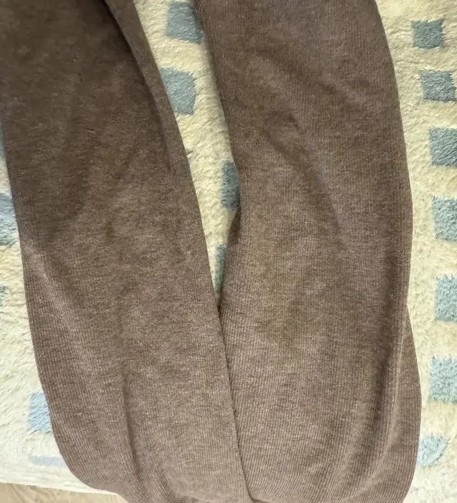 색 예뻐요 도톰하고 따뜻합니다~~ 