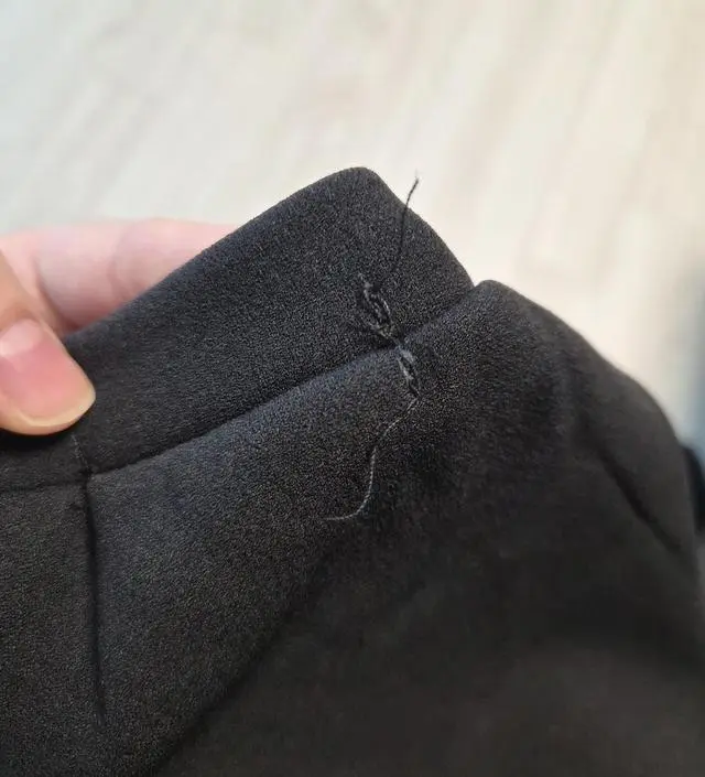 마감이 좀 아쉽네요ㅠㅠ 옷은이뻐요! 막달산모에게도 잘맞습니당