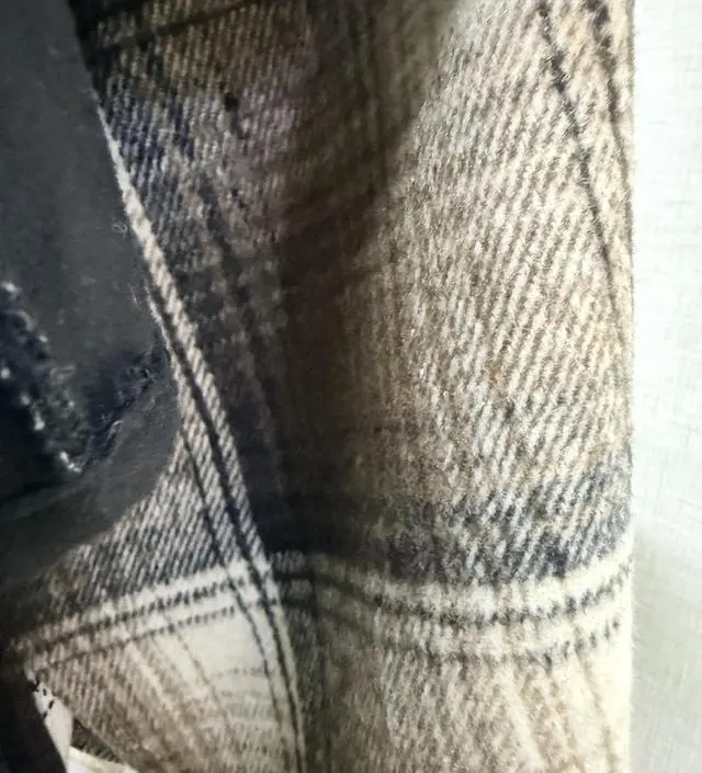 두꺼워요~ 배송 진짜 빠르구요ㅎ 주머니도 있어서 좋네요 ㅎㅎ 고민 엄청했는데 ㅎ단추