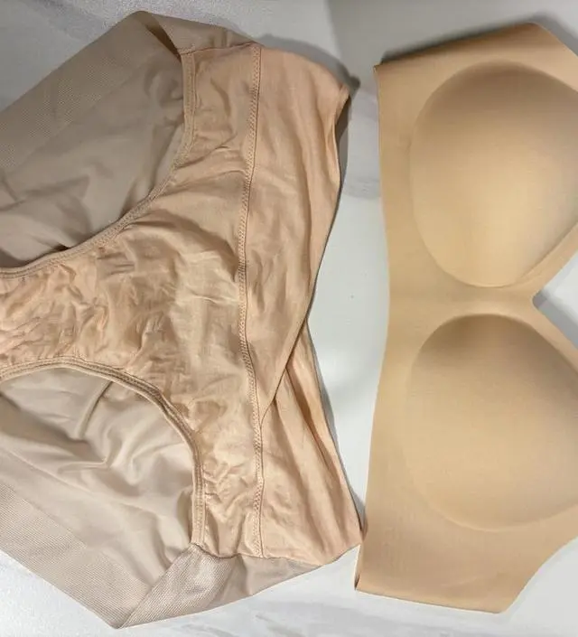 엉덩이가 있는 편이라 원래는 95정도 입는데 혹시몰라서 라지 두개랑 엑스라지 하나 샀