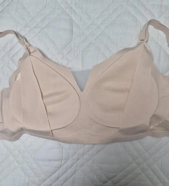 색상도 예쁘고 고정된 몰드, 튀어나옴 방지 등 산모를 배려한 설계와 디자인이 마음에 