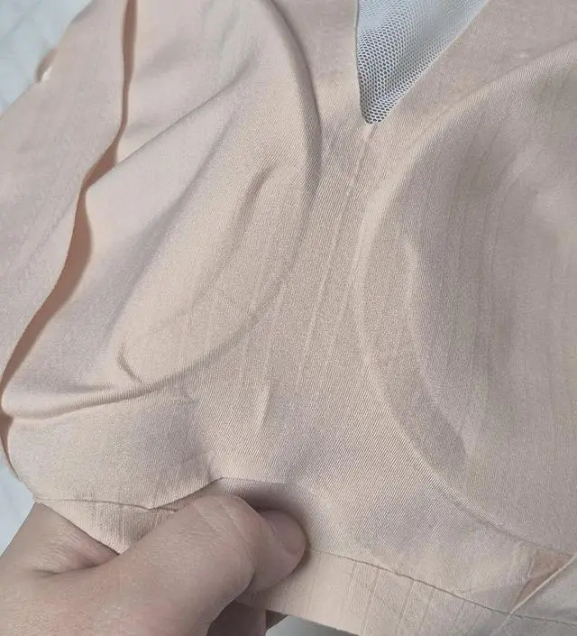 색상도 예쁘고 고정된 몰드, 튀어나옴 방지 등 산모를 배려한 설계와 디자인이 마음에 